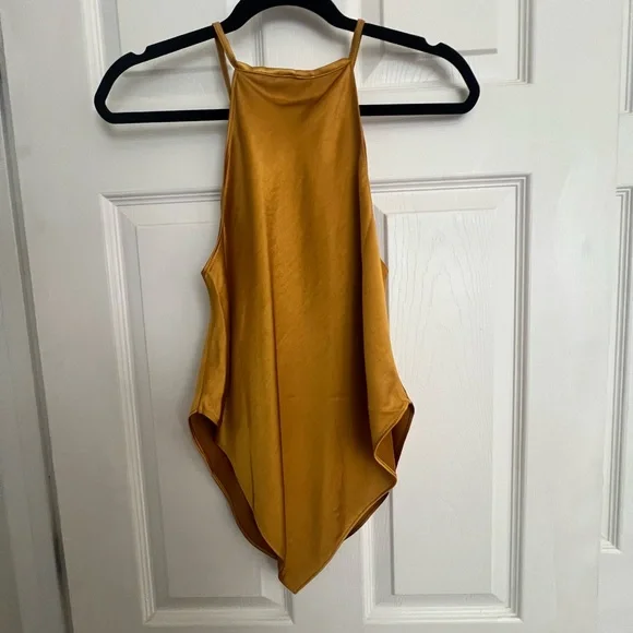 NWT Showpo Nelssy Halter Neck Scarf Top - Picture 7 of 8